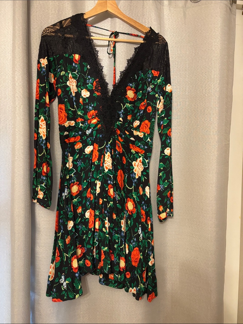 Anthropologie Floral V‑Neck Lace Trim Long Sleeve Dress - Black/Red